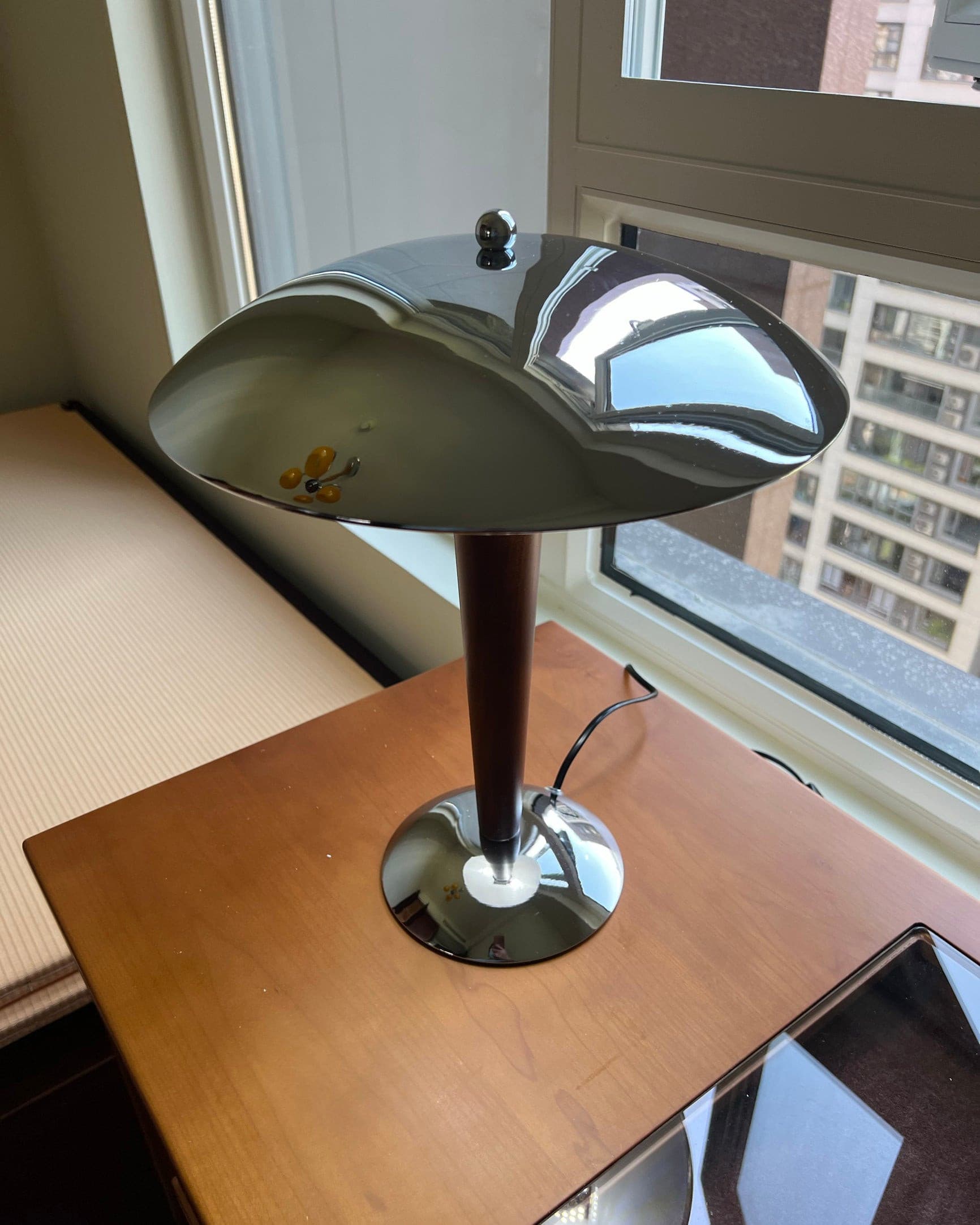 MinimalGlow™ Tischlampe – Skandinavische Design-Leuchte mit Holzdetails & sanftem Licht