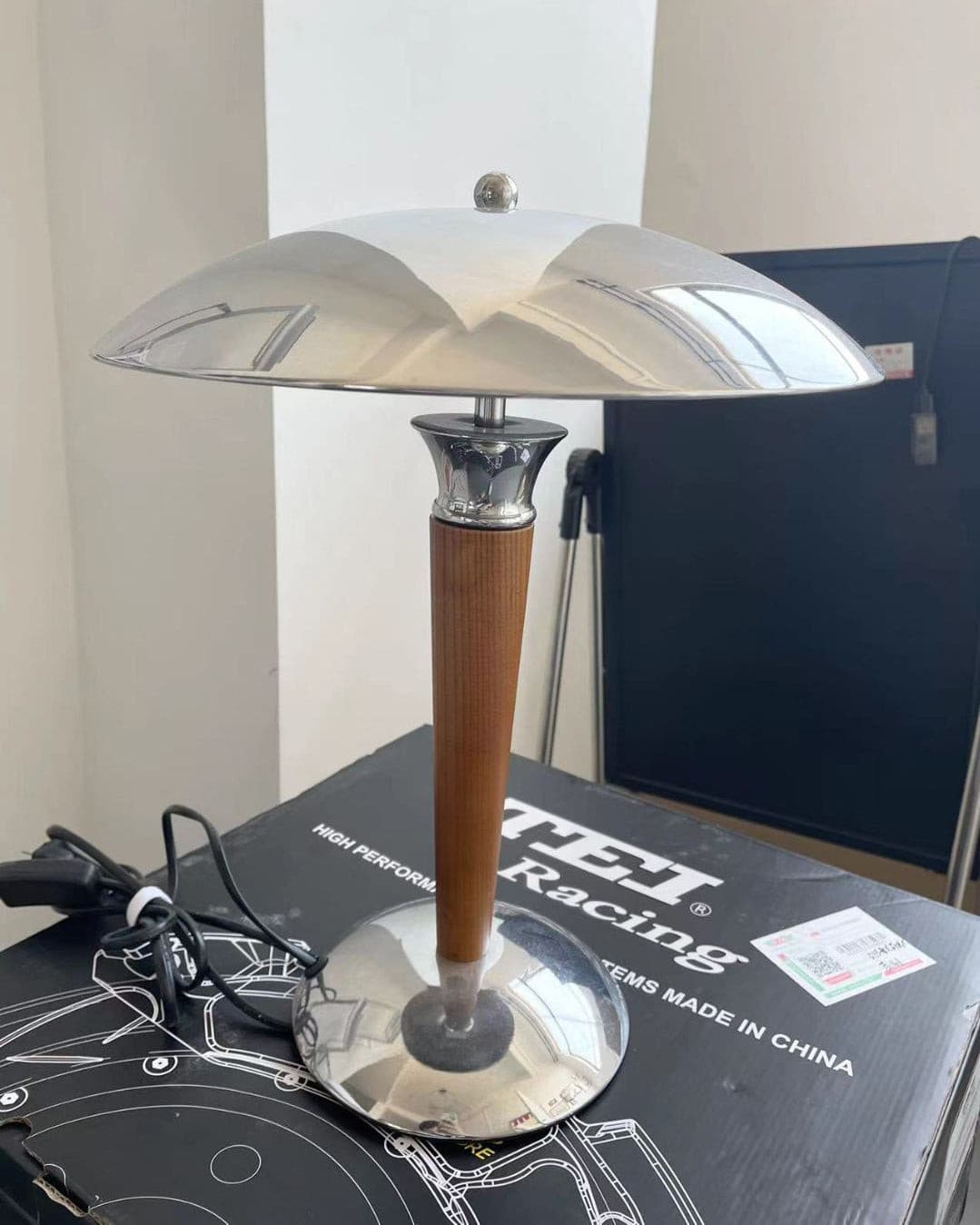 MinimalGlow™ Tischlampe – Skandinavische Design-Leuchte mit Holzdetails & sanftem Licht