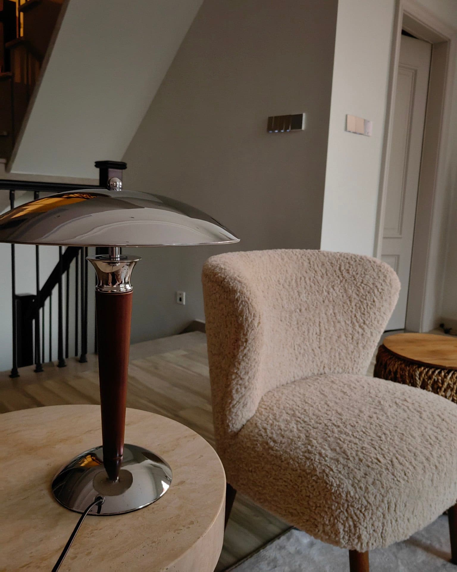 MinimalGlow™ Tischlampe – Skandinavische Design-Leuchte mit Holzdetails & sanftem Licht