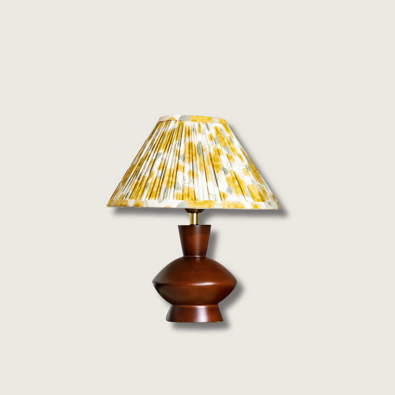 LuxeBobbinGlow™ Tischlampe – Design-Tischleuchte aus Holz mit blumenförmigem Stoffschirm