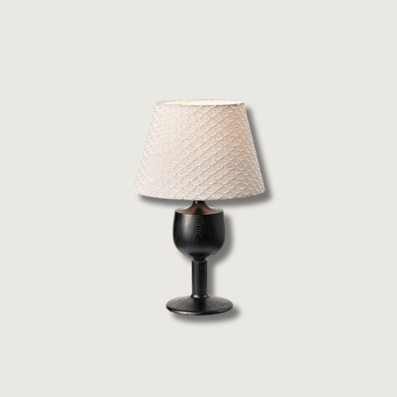 TidalAura™ Tischlampe – Designer-Holzlampe mit strukturiertem Stoffschirm & warmem Licht