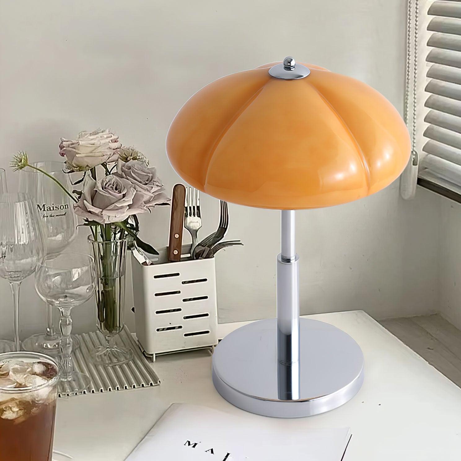 GlowMushroom™ Tischlampe – Bauhaus Design-Leuchte aus Glas mit warmem Amber-Licht