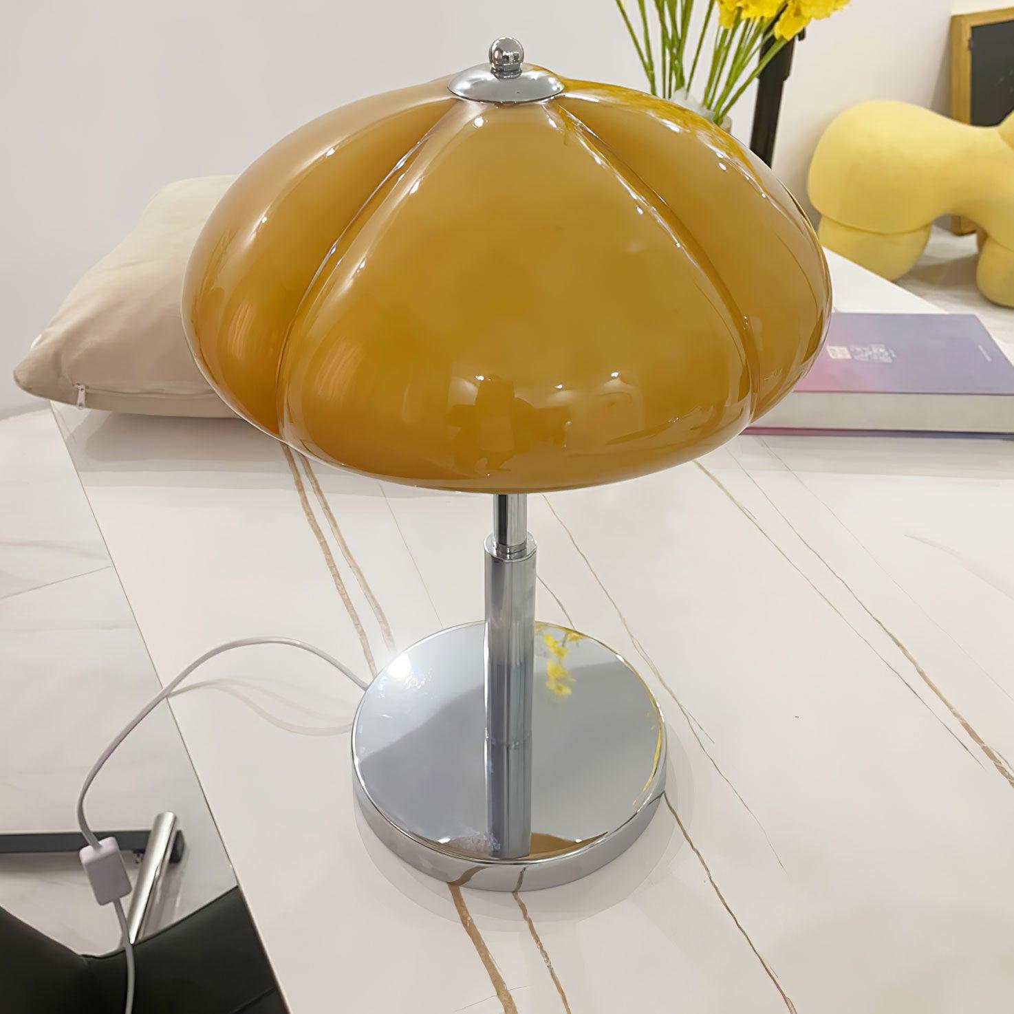 GlowMushroom™ Tischlampe – Bauhaus Design-Leuchte aus Glas mit warmem Amber-Licht