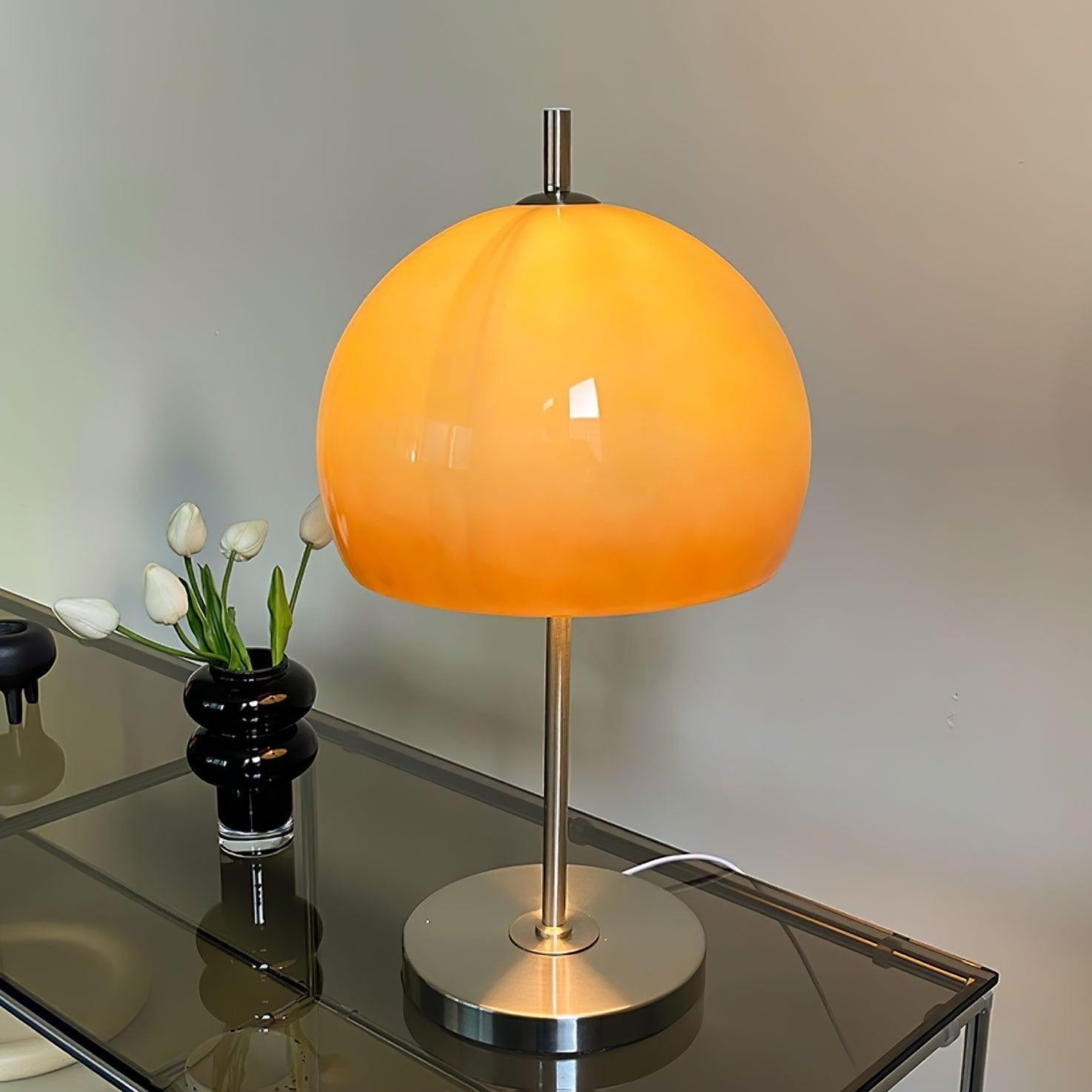 GlowMushroom™ Tischlampe – Bauhaus Design-Leuchte aus Glas mit warmem Amber-Licht