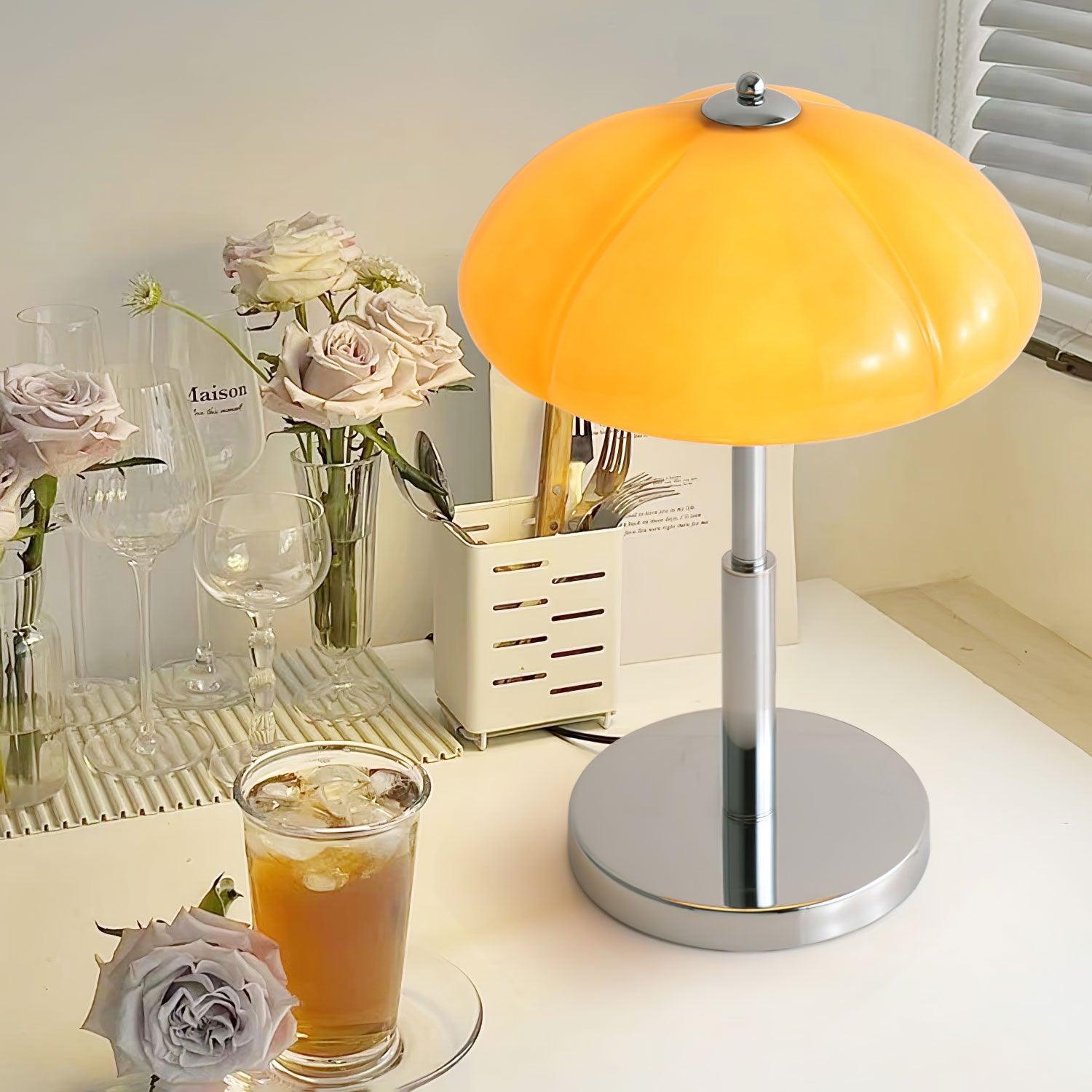 GlowMushroom™ Tischlampe – Bauhaus Design-Leuchte aus Glas mit warmem Amber-Licht
