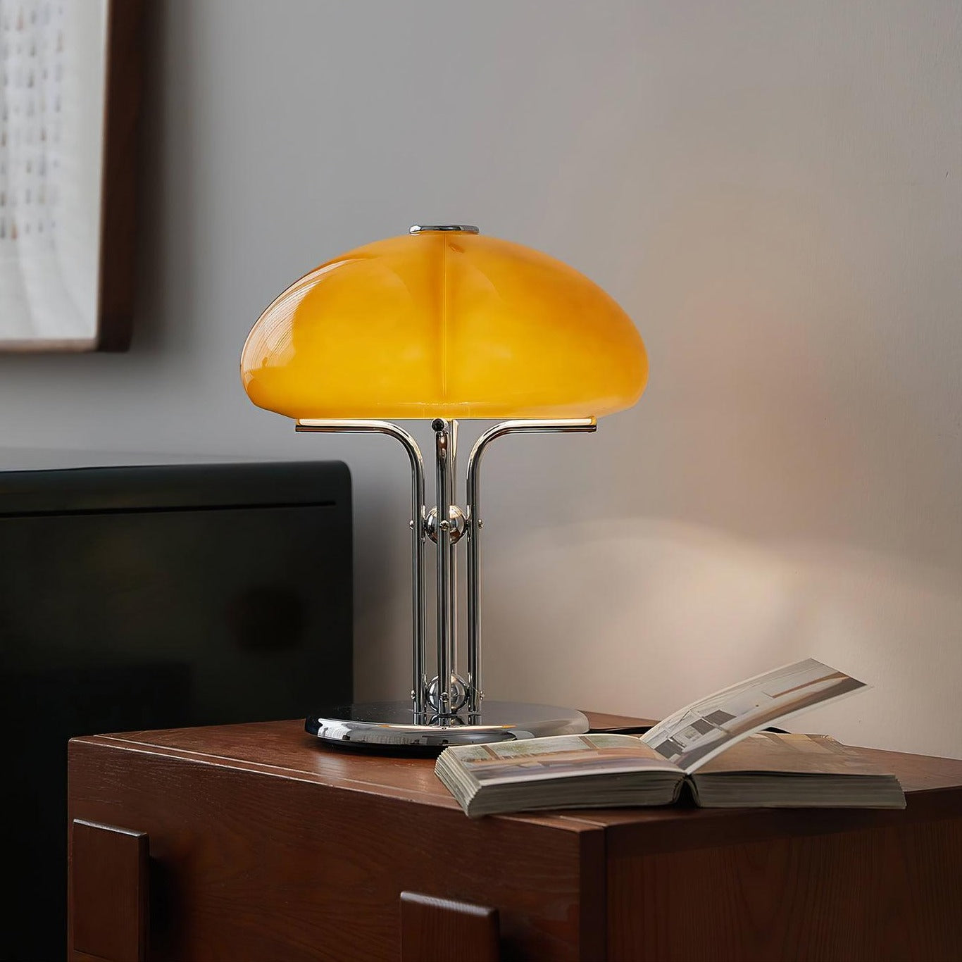GlowMushroom™ Tischlampe – Bauhaus Design-Leuchte aus Glas mit warmem Amber-Licht