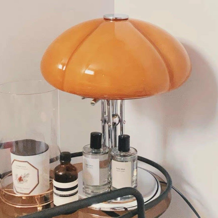 GlowMushroom™ Tischlampe – Bauhaus Design-Leuchte aus Glas mit warmem Amber-Licht