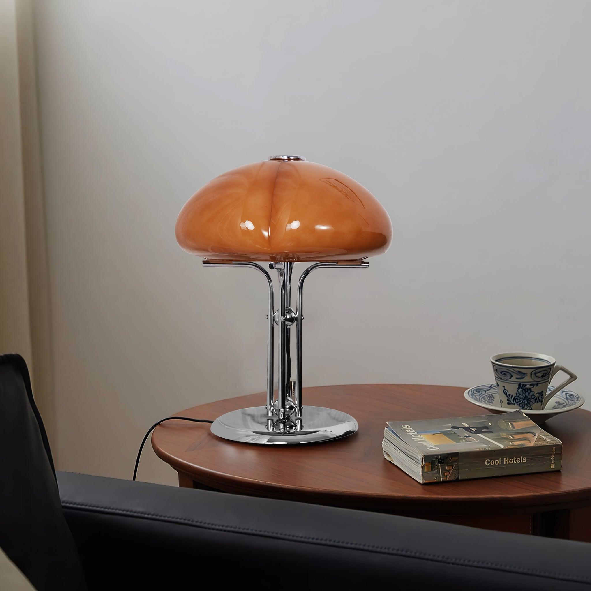 GlowMushroom™ Tischlampe – Bauhaus Design-Leuchte aus Glas mit warmem Amber-Licht