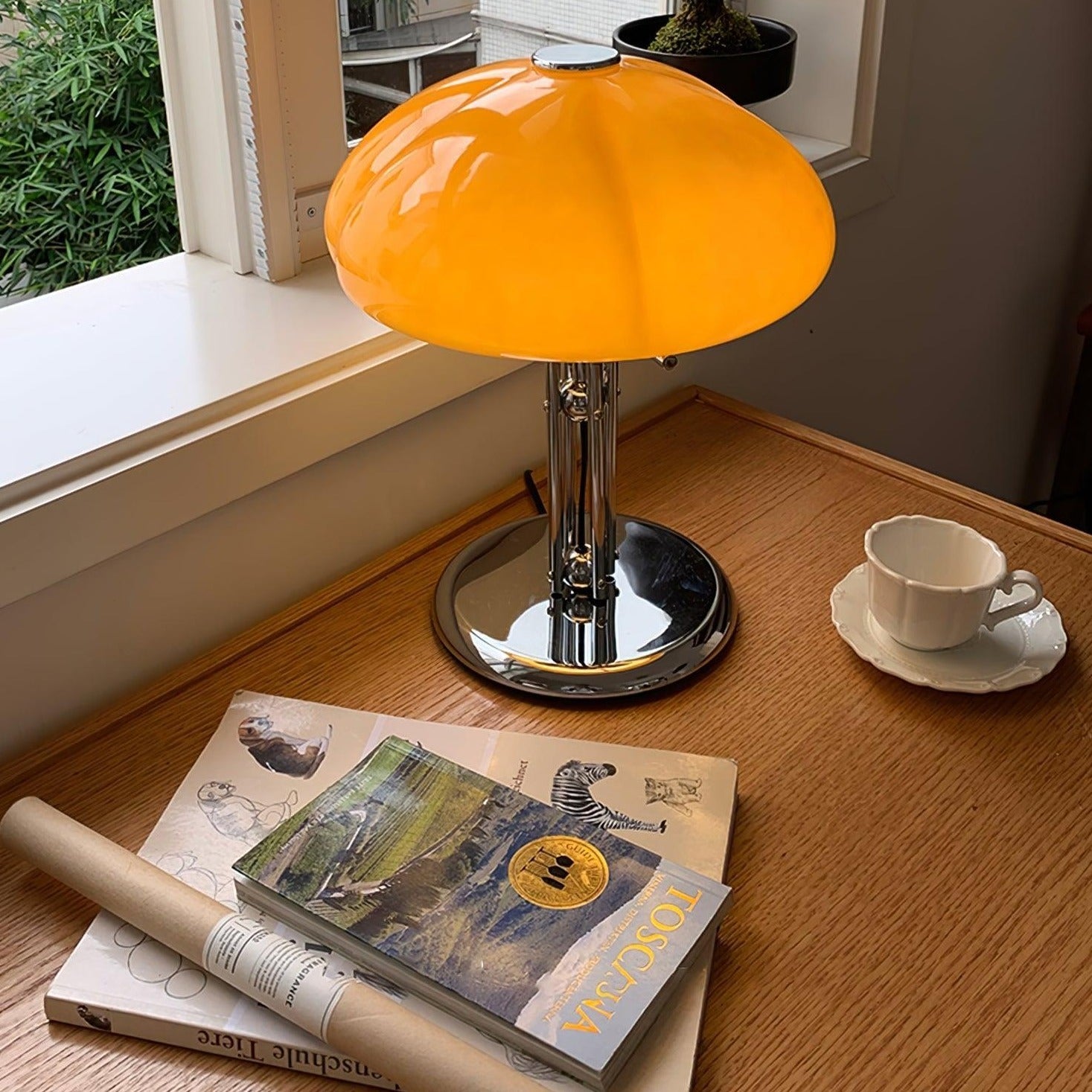 GlowMushroom™ Tischlampe – Bauhaus Design-Leuchte aus Glas mit warmem Amber-Licht
