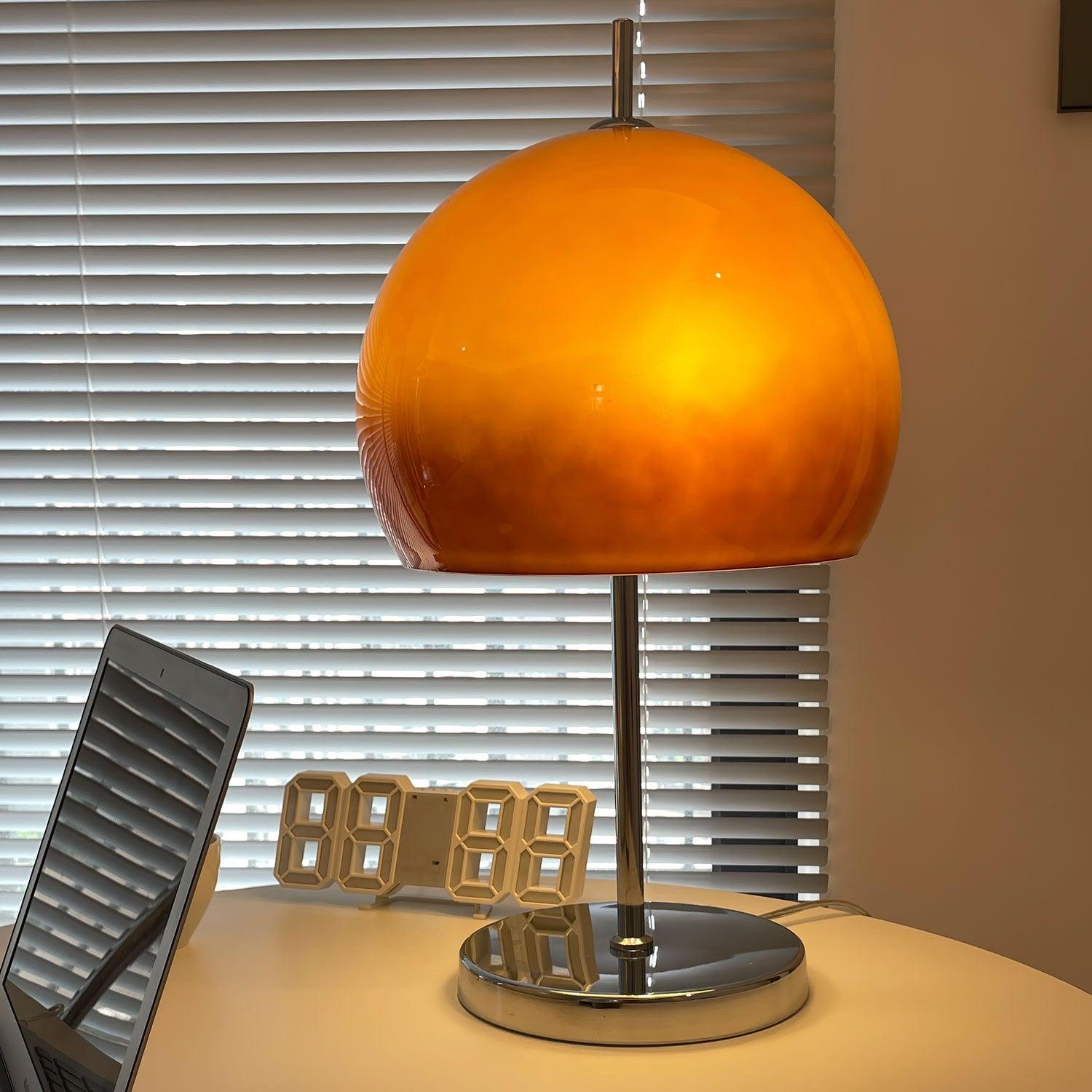 GlowMushroom™ Tischlampe – Bauhaus Design-Leuchte aus Glas mit warmem Amber-Licht