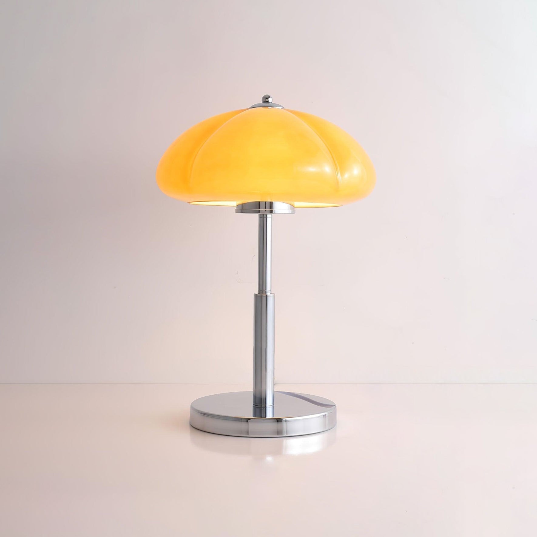 GlowMushroom™ Tischlampe – Bauhaus Design-Leuchte aus Glas mit warmem Amber-Licht