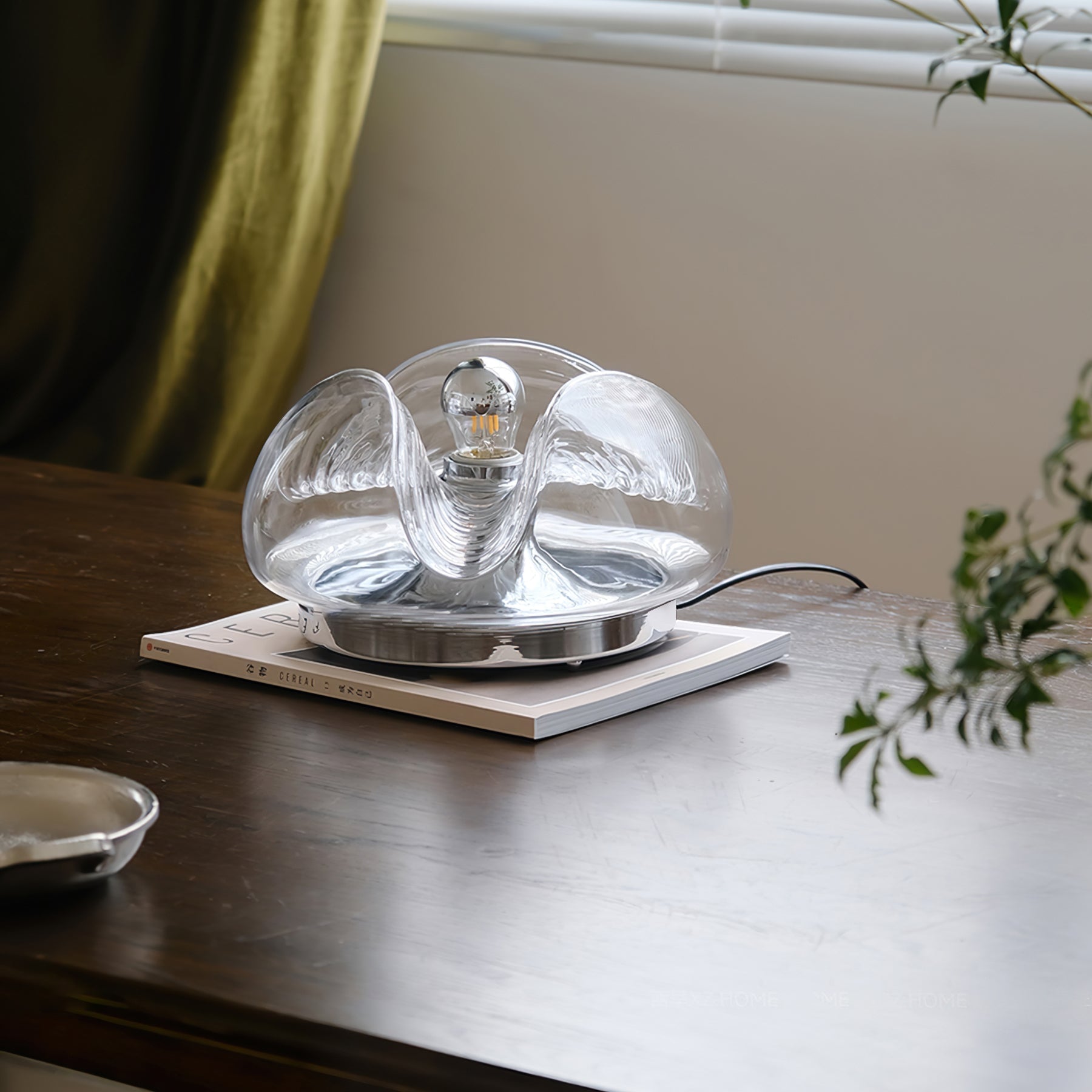 WaveBeam™ Tischlampe – Elegante Design-Leuchte mit sanftem Wellenlook