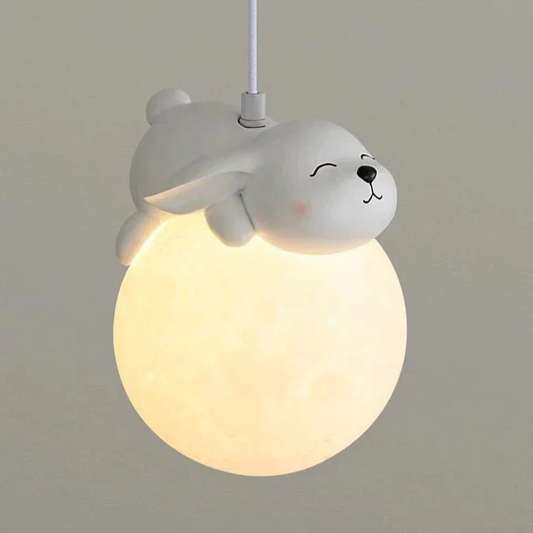 LunarBeam™ Kinderzimmer Pendelleuchte – Mondlampe mit schlafendem Tier & LED-Licht