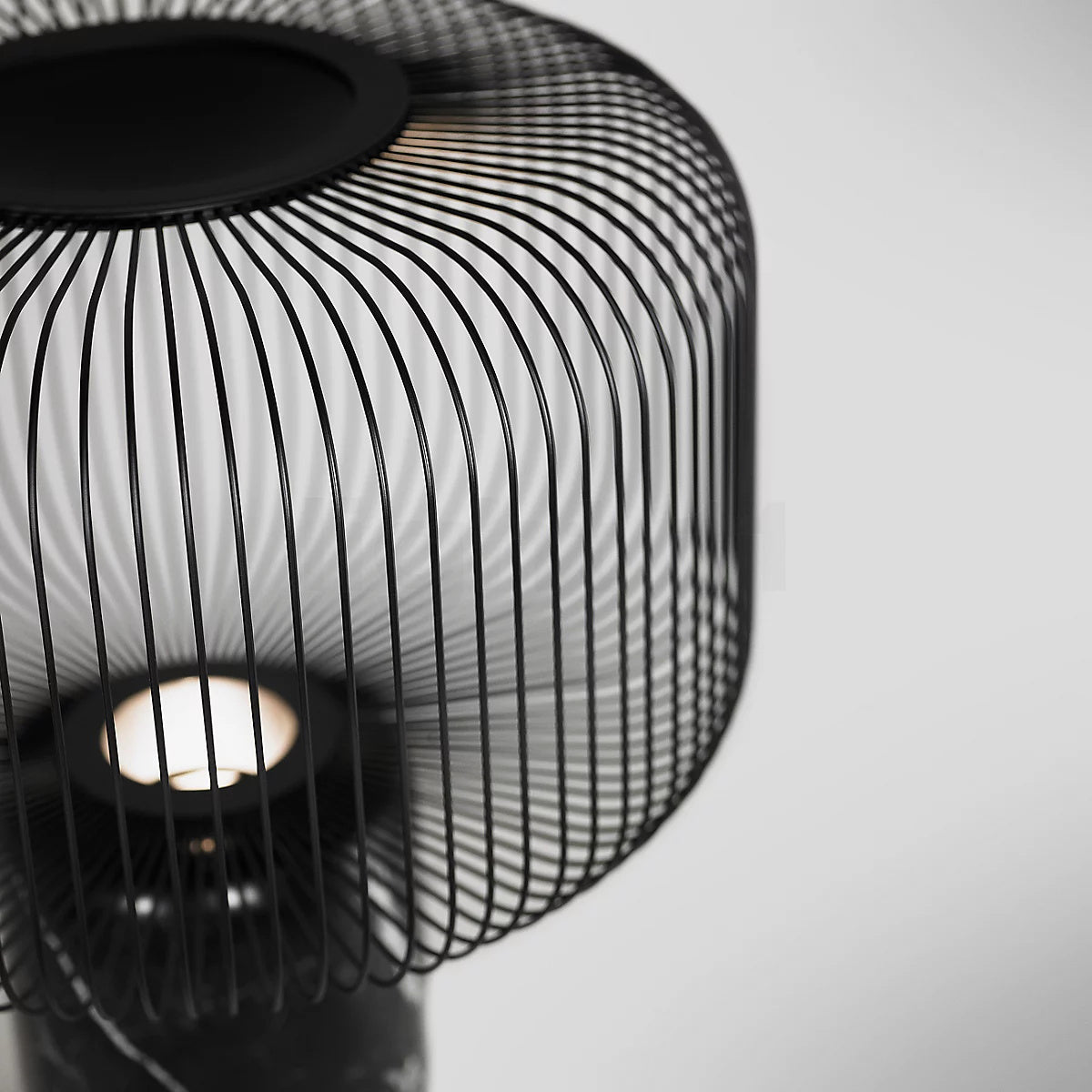KeshiBeam™ Tischlampe – Elegante Design-Lampe mit schwarzem Marmorfuß & warmem Licht