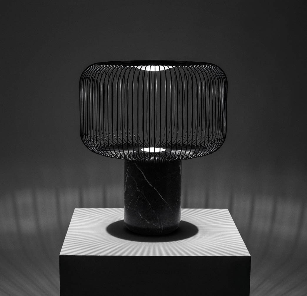 KeshiBeam™ Tischlampe – Elegante Design-Lampe mit schwarzem Marmorfuß & warmem Licht