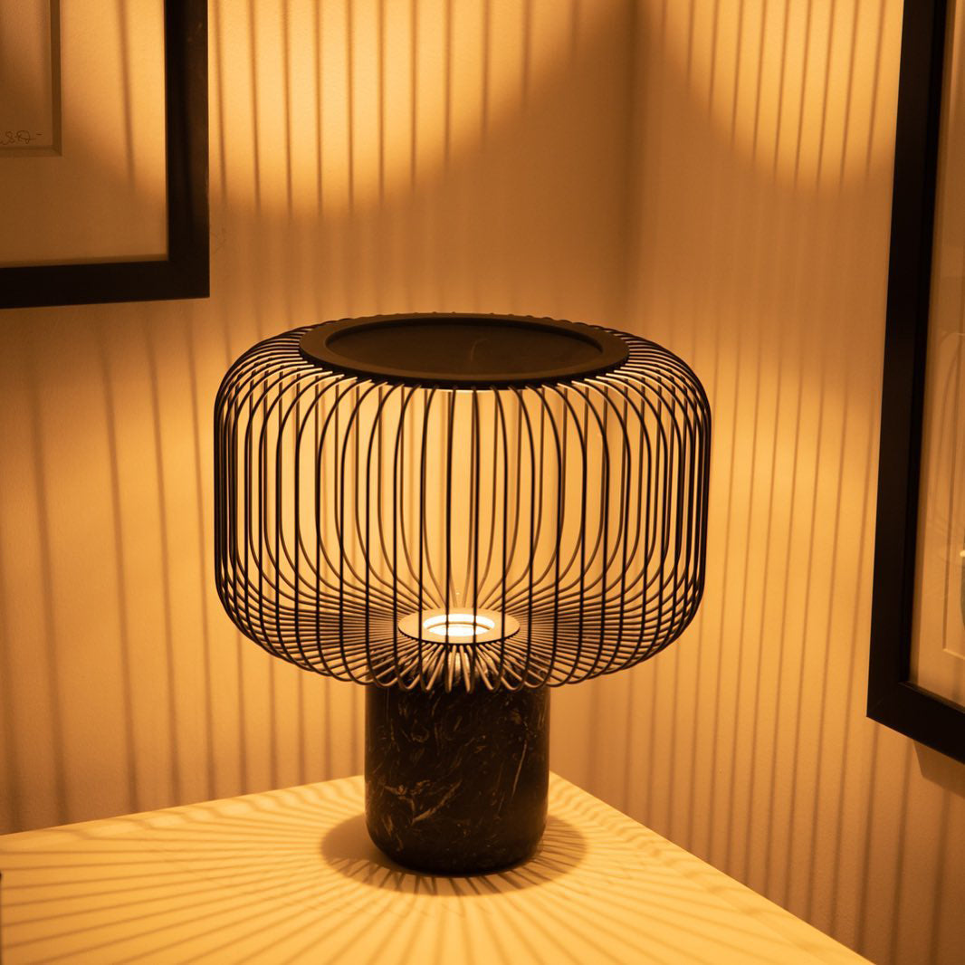 KeshiBeam™ Tischlampe – Elegante Design-Lampe mit schwarzem Marmorfuß & warmem Licht
