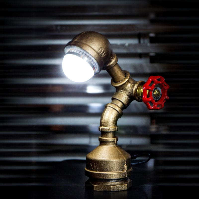 SteamGlow™ Roboter-Tischlampe aus Messing – Steampunk Design-Leuchte mit Drehschalter
