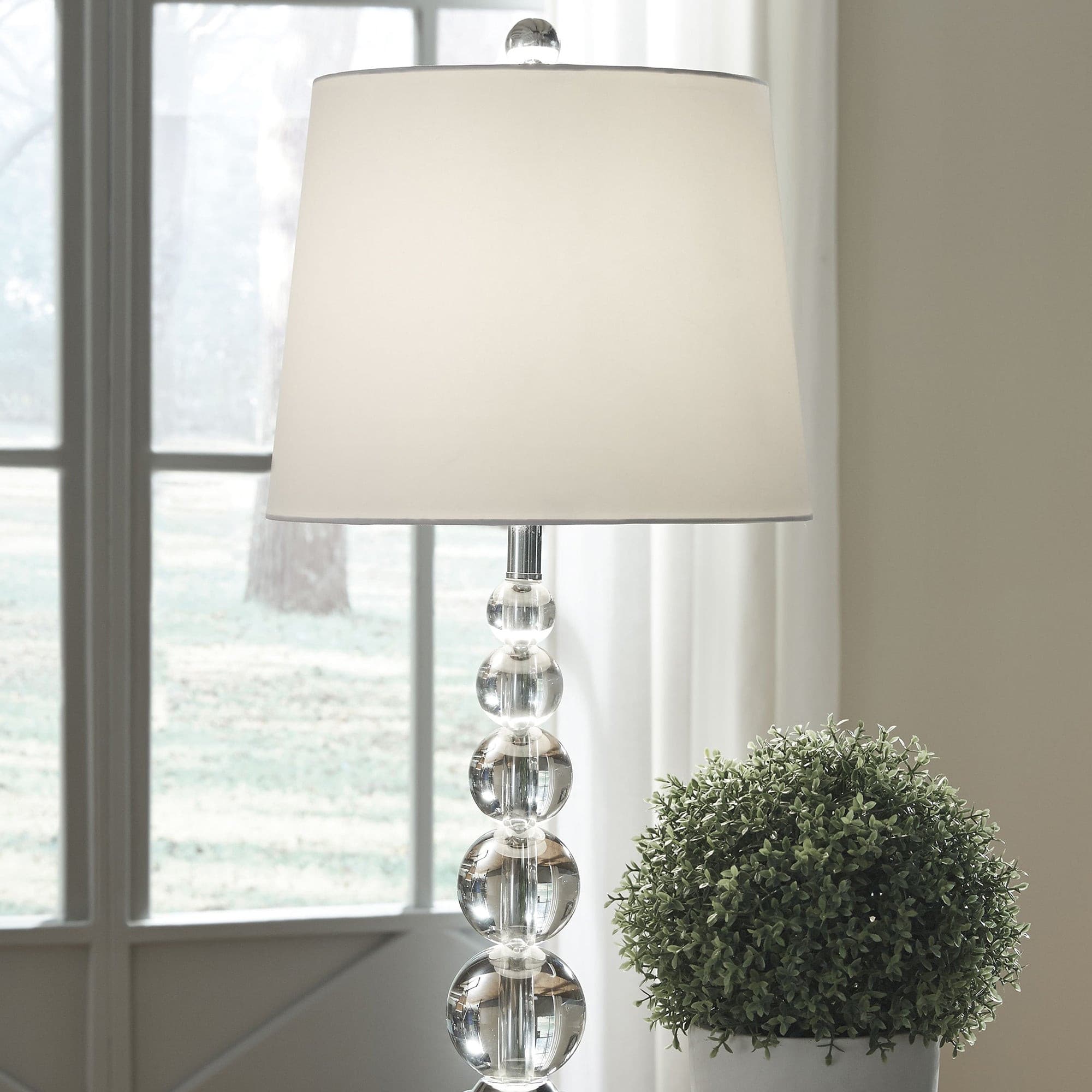 CrystalSphere™ Tischlampe – Elegante Designlampe mit Kristallkugel & warmem Stoffschirm
