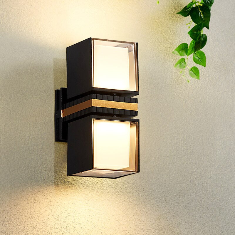 FlexaWall™ Adjustable Waterproof Outdoor Wall Lamp – Verstellbare Außenwandleuchte in Schwarz