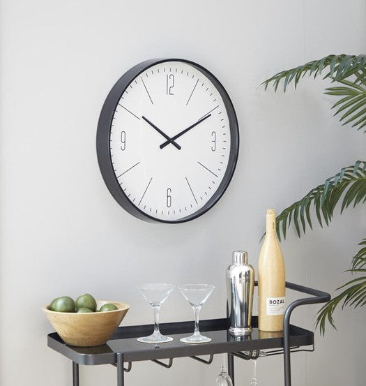 BlackGlo™ – Zeitlose schwarze Glas-Wanduhr im eleganten Design