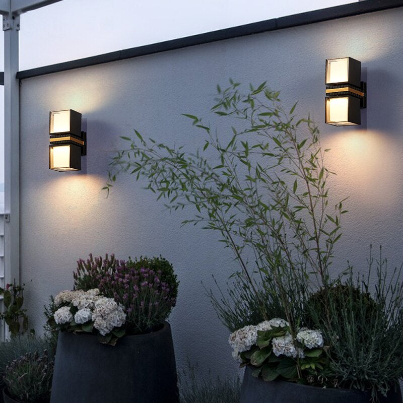 FlexaWall™ Adjustable Waterproof Outdoor Wall Lamp – Verstellbare Außenwandleuchte in Schwarz