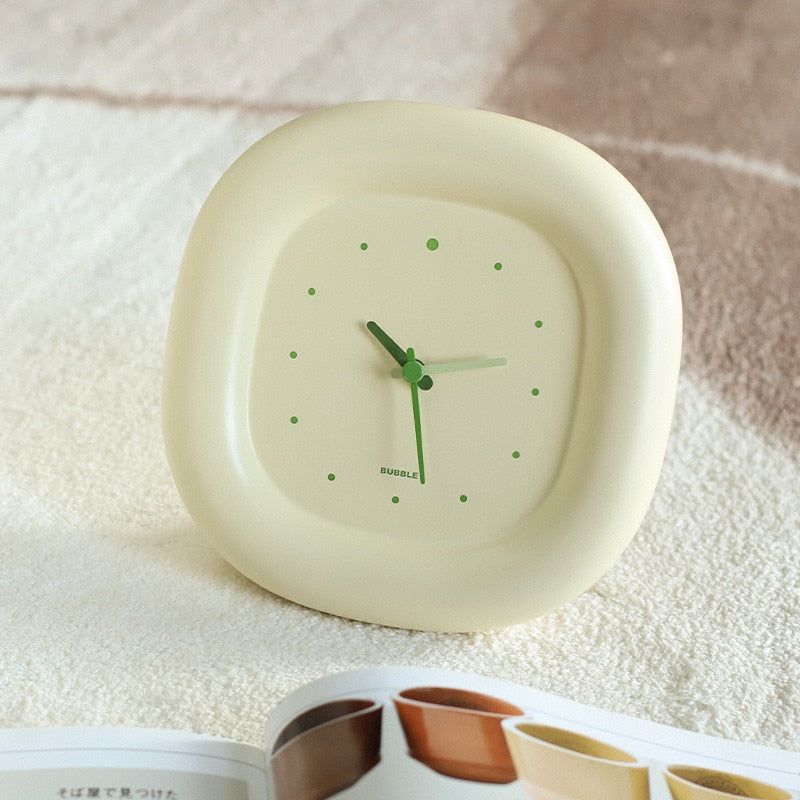 CharmClock™ – Süße Kawaii-Wanduhr für fröhliche & kreative Wohnräume