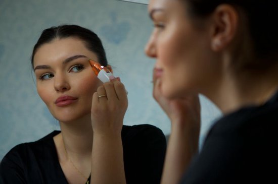 FlawlessBrow™ – Dual Trimmer für präzise Augenbrauen- & Gesichtspflege mit LED & USB-Aufladung