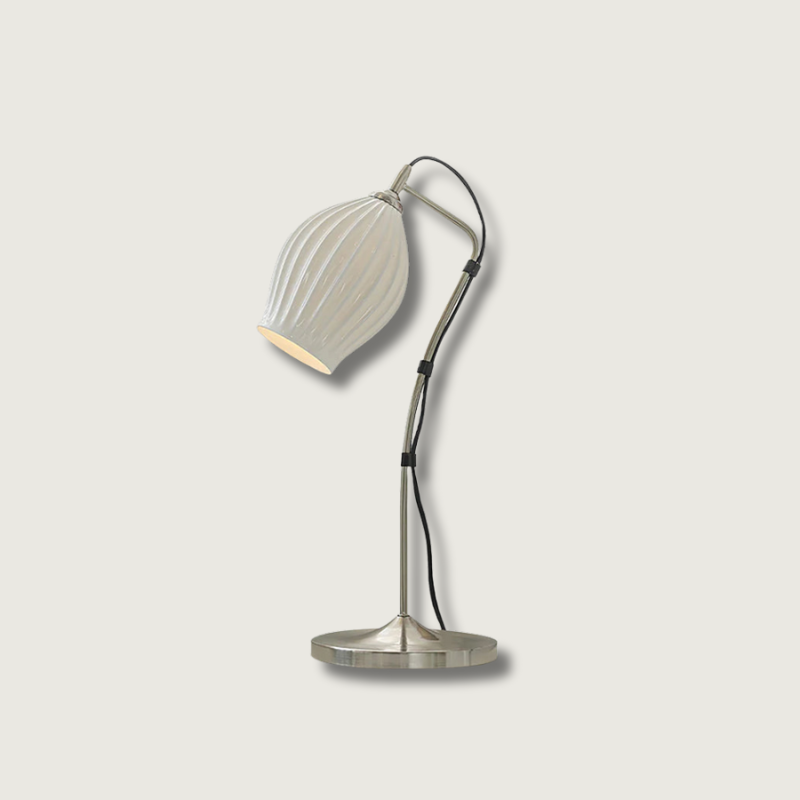 LumeCurve™ Tischlampe – Elegante Keramik-Designlampe mit geriffelter Struktur
