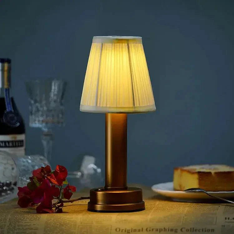 ShineBeam™ Kabellose LED Tischleuchte – Elegante Design-Lampe mit warmem Licht