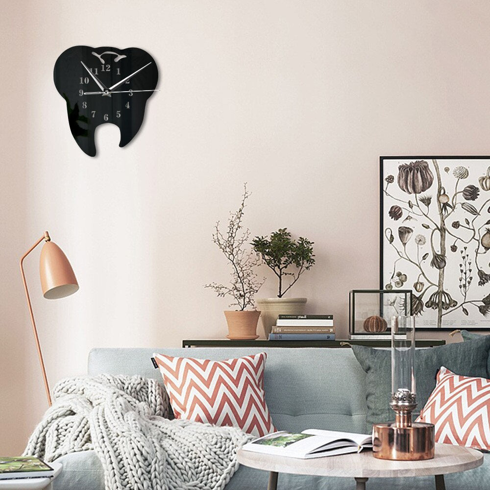 GlowDent™ – Spiegel-Wanduhr mit LED-Beleuchtung für moderne Badezimmer & Zahnpflege