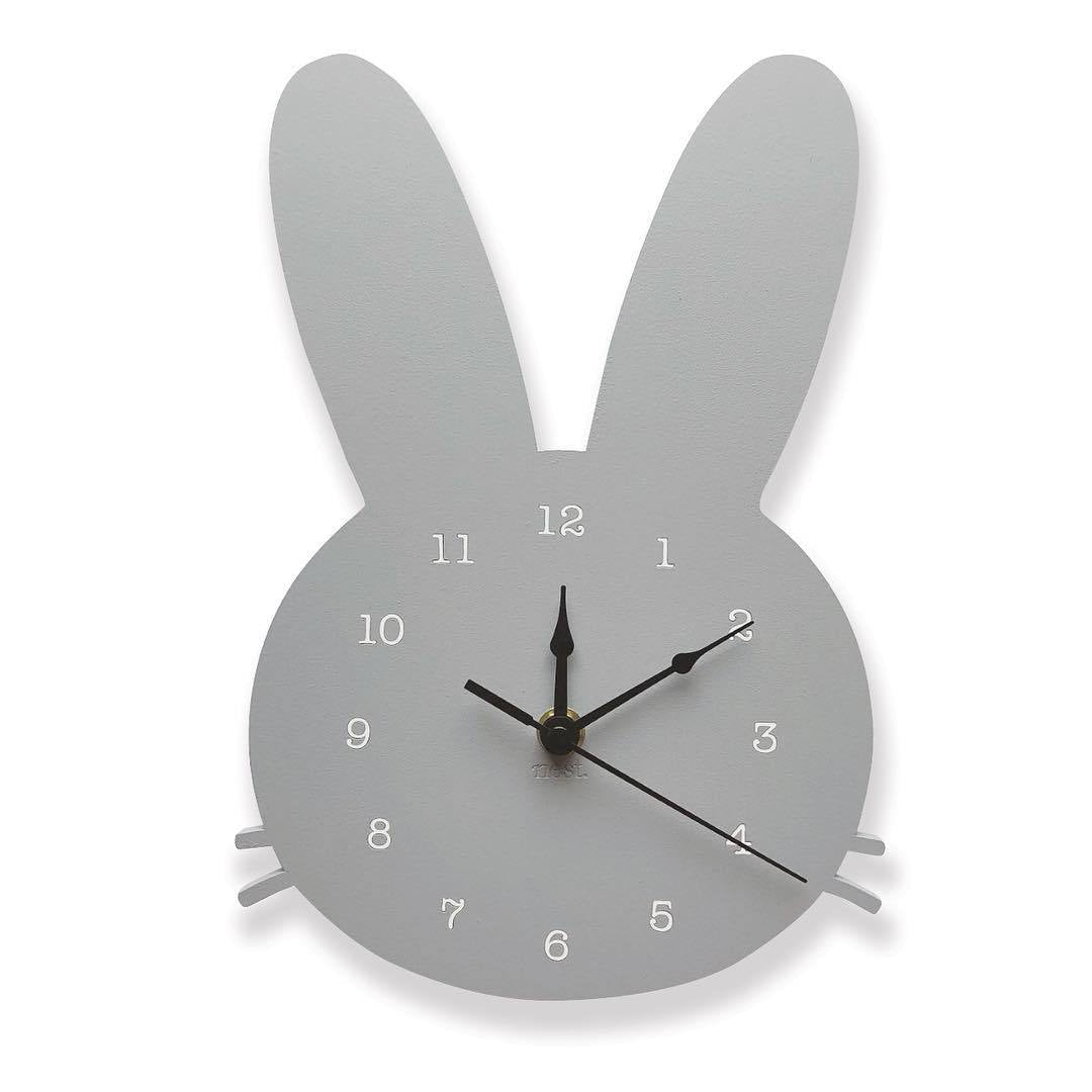 GlowRabbit™ – Niedliche nordische Hasen-Wanduhr für Kinderzimmer & Wohnräume