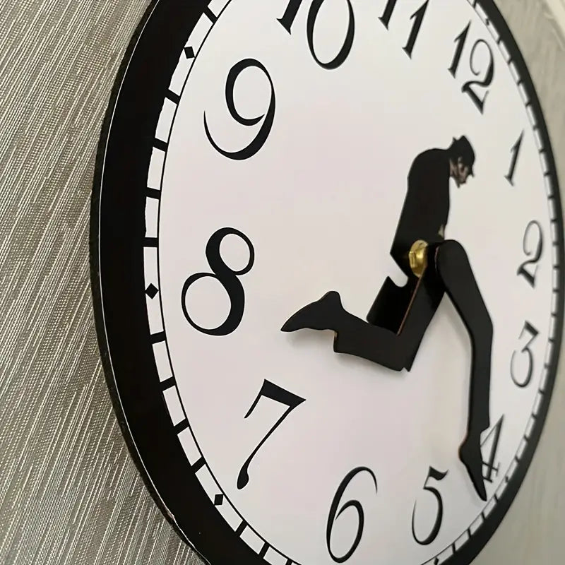 ChicTrek™ – Humorvolle Design-Wanduhr mit buntem Fun-Look für moderne Wohnräume