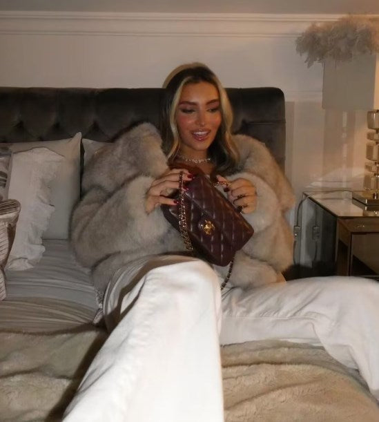 ArcticGrace | Luxuriöse und umweltfreundliche Kunstpelzjacke für elegante Wärme