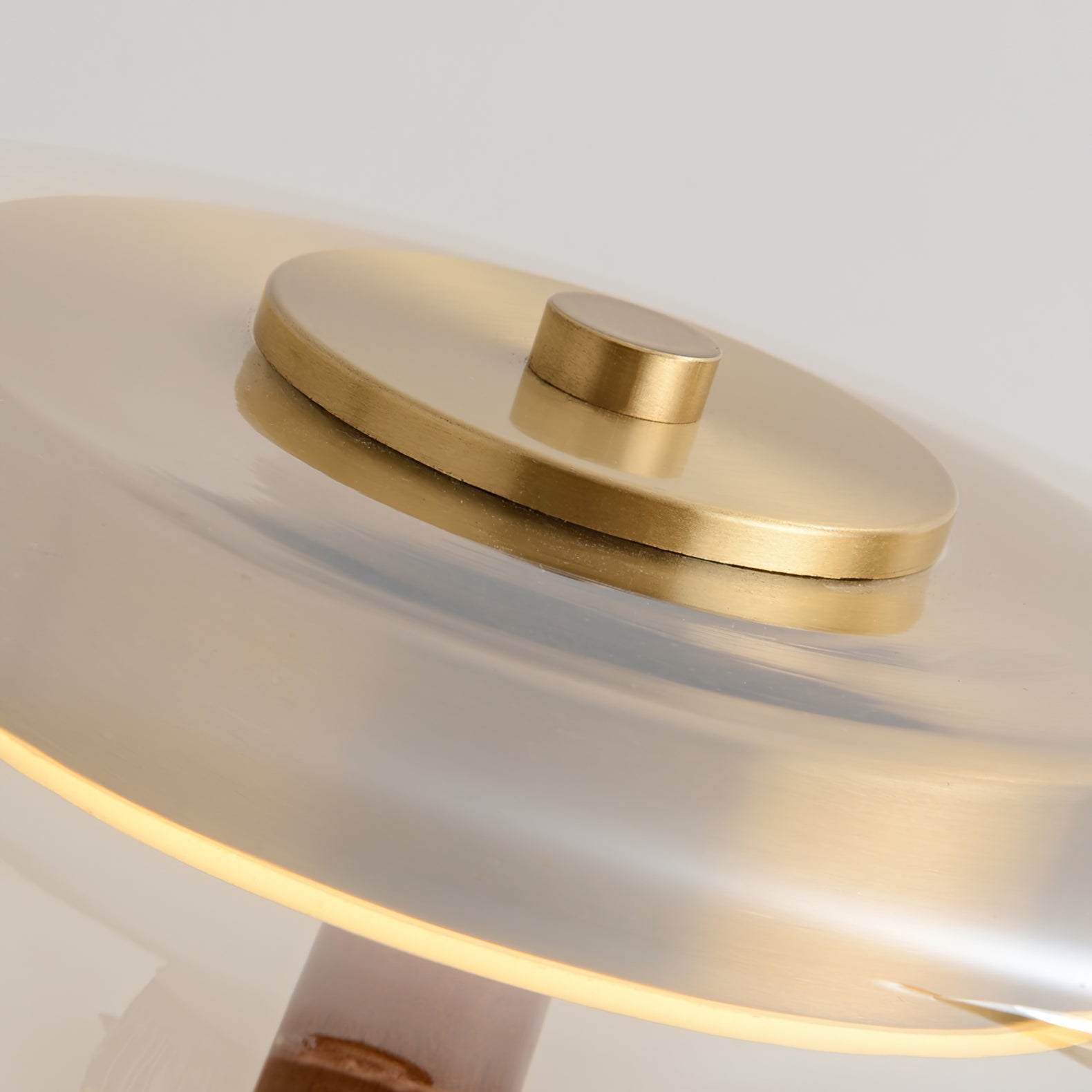 LumiWood™ Tischlampe – Elegante LED-Designlampe aus Holz & Messing mit 3 Lichtfarben