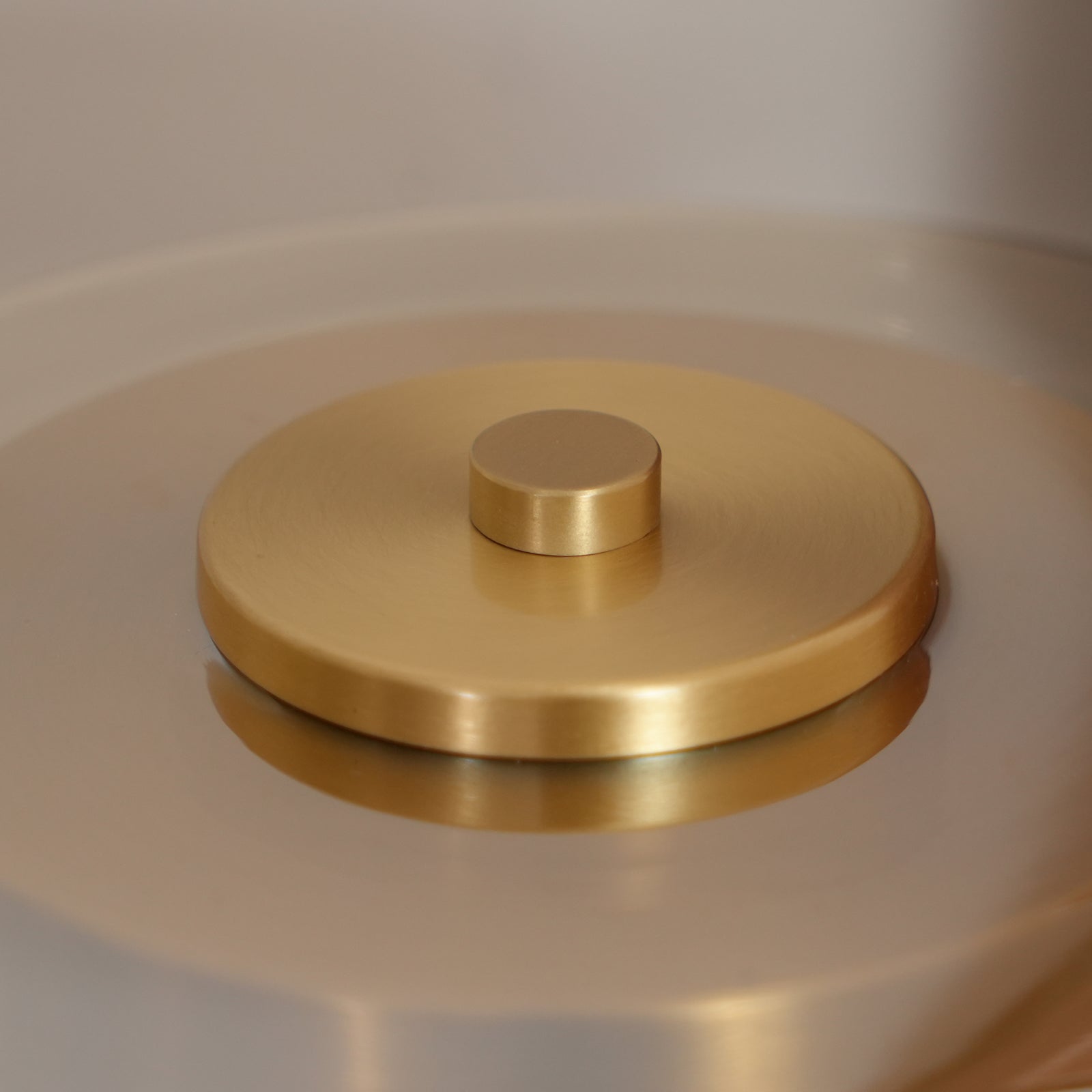 LumiWood™ Tischlampe – Elegante LED-Designlampe aus Holz & Messing mit 3 Lichtfarben