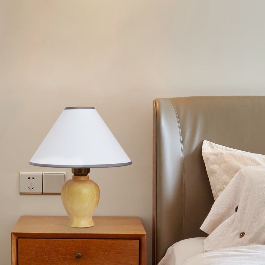 BeamLuxe™ Tischlampe – Moderne Holz-Designlampe mit Stoffschirm & warmem Licht