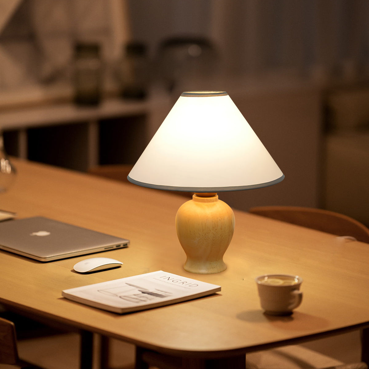 BeamLuxe™ Tischlampe – Moderne Holz-Designlampe mit Stoffschirm & warmem Licht