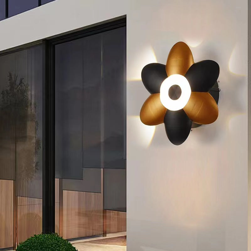 Floraglow™ LED Außenwandleuchte – Wasserdichte Blumen-Wandlampe für Garten, Terrasse & Balkon