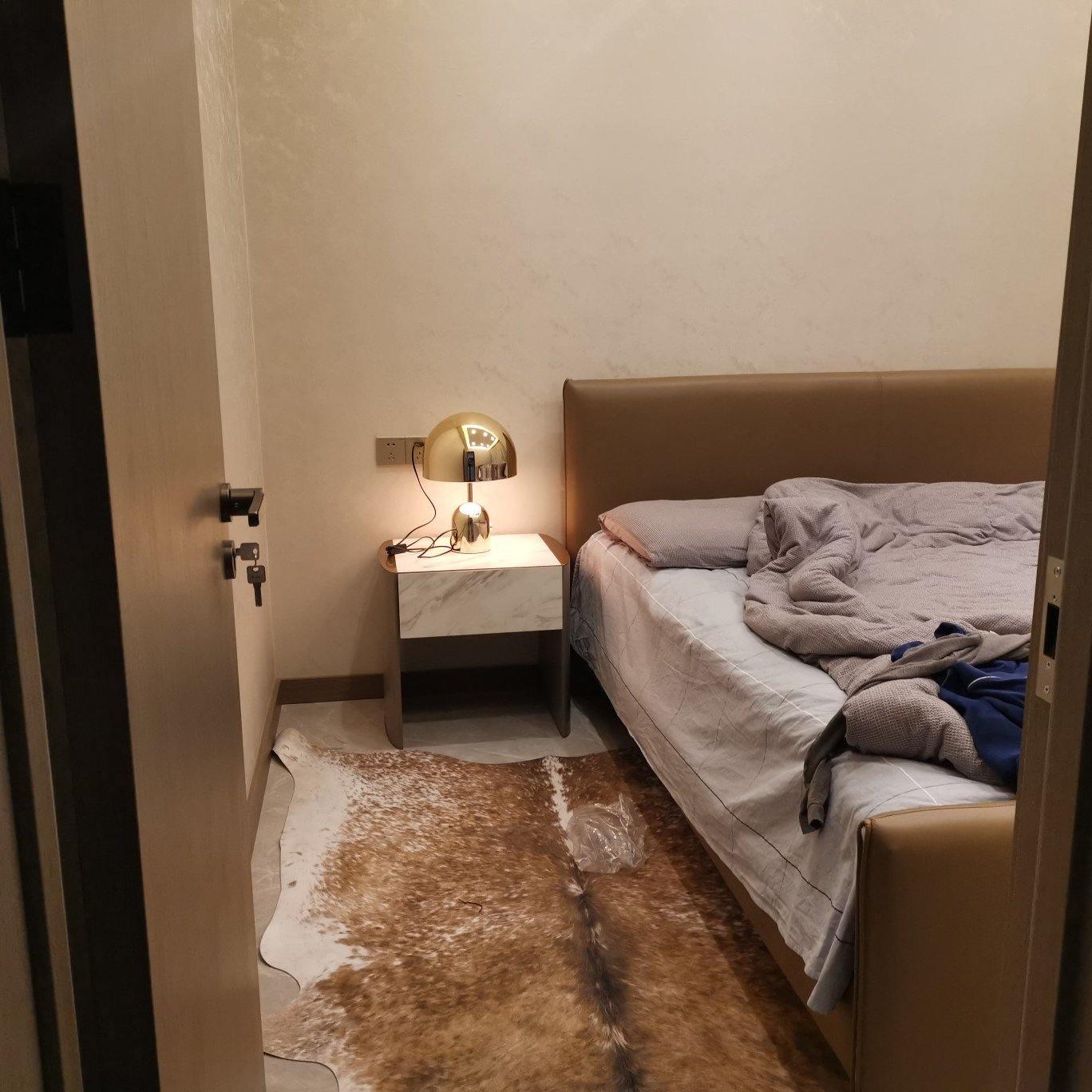 ChimeGlow™ Elegante Tischlampe – Klassische Design-Leuchte im Uhr-Stil mit warmem Licht