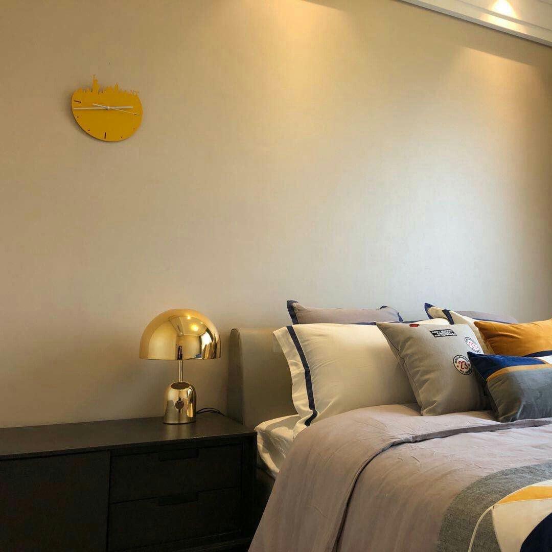 ChimeGlow™ Elegante Tischlampe – Klassische Design-Leuchte im Uhr-Stil mit warmem Licht