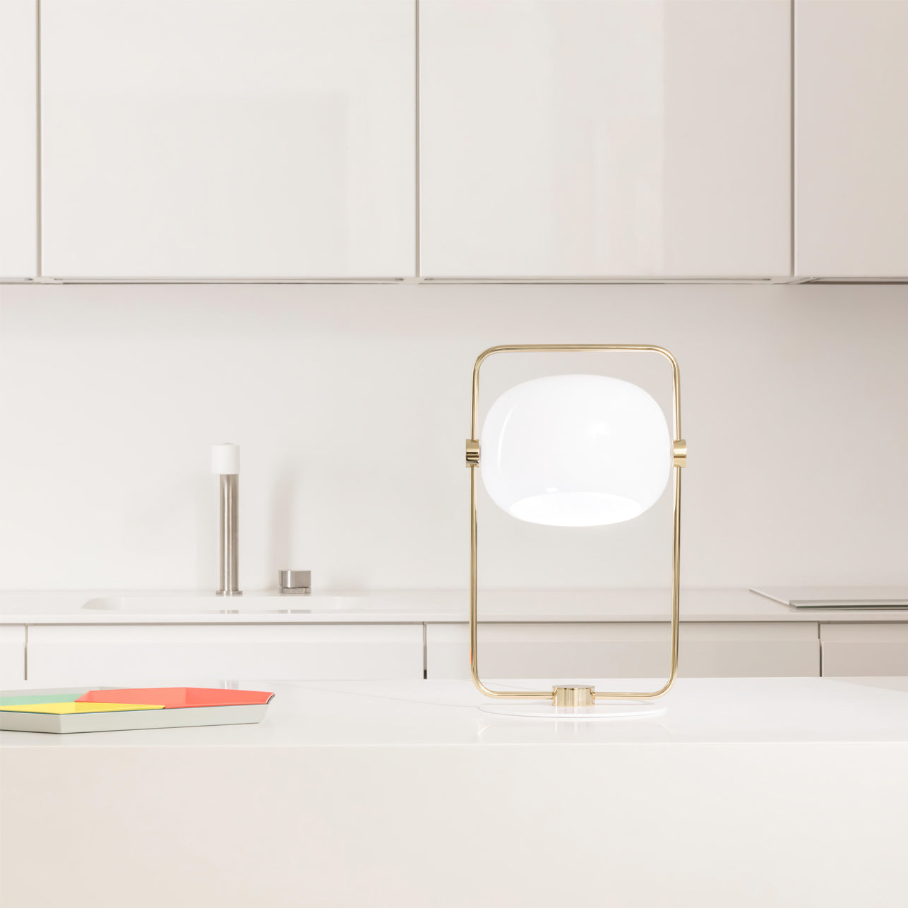 StreamGlow™ Tischlampe – Minimalistische Design-Glaslampe aus Metall & Glas