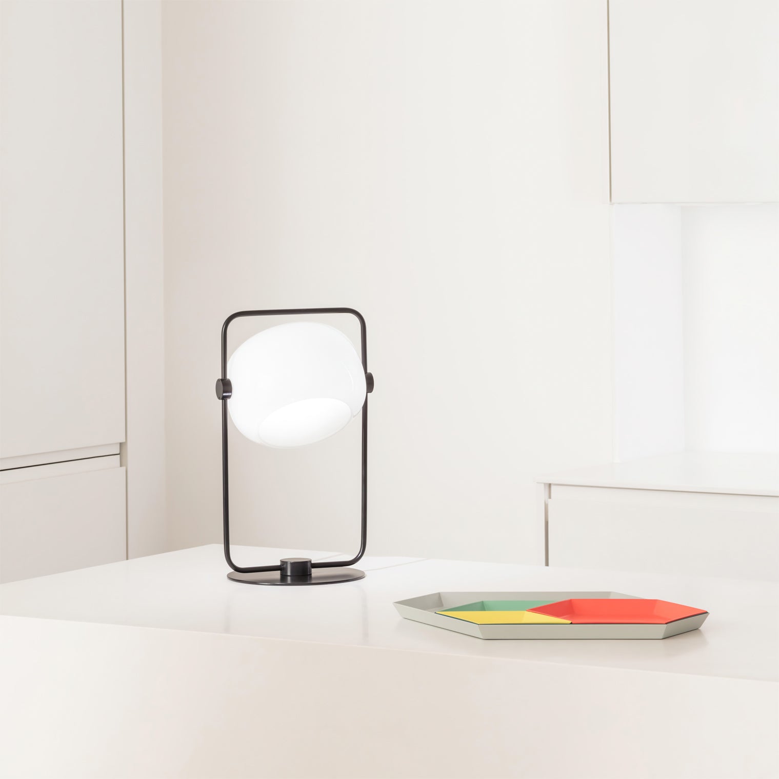 StreamGlow™ Tischlampe – Minimalistische Design-Glaslampe aus Metall & Glas