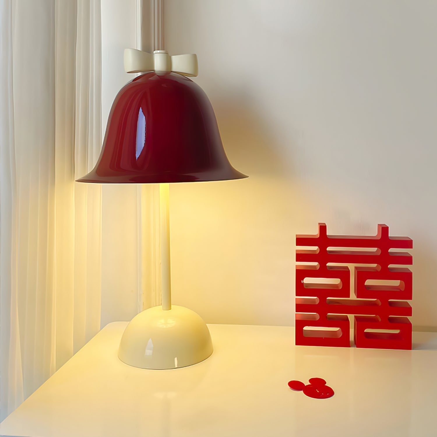 ChimeShine™ Tischlampe – Dekorative LED-Designlampe mit Schmetterlingsschirm