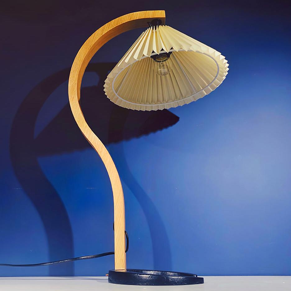 WoodFlow™ Tischlampe – Natürliche Holz-Designlampe mit Leinen-Schirm & warmem Licht