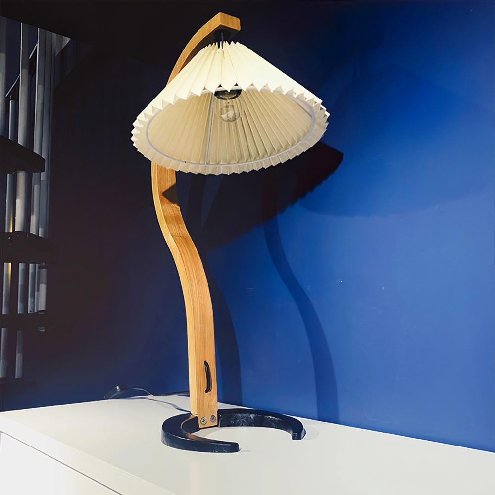 WoodFlow™ Tischlampe – Natürliche Holz-Designlampe mit Leinen-Schirm & warmem Licht