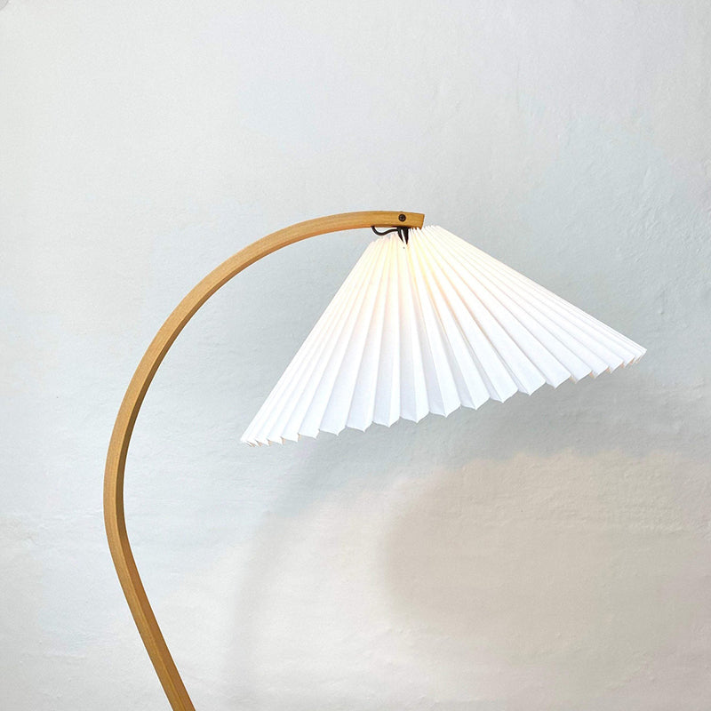 WoodFlow™ Tischlampe – Natürliche Holz-Designlampe mit Leinen-Schirm & warmem Licht