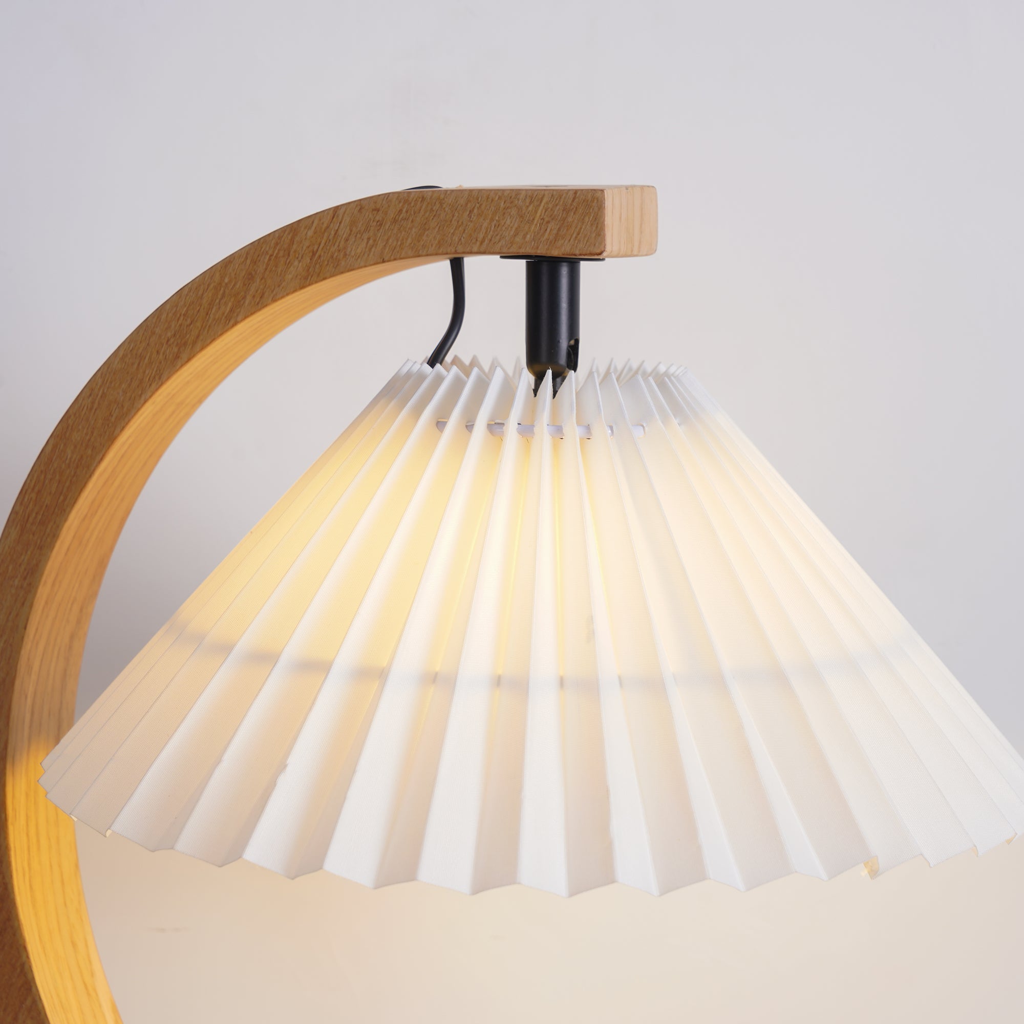 WoodFlow™ Tischlampe – Natürliche Holz-Designlampe mit Leinen-Schirm & warmem Licht