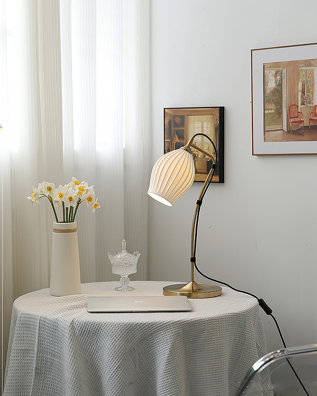 LumeCurve™ Tischlampe – Elegante Keramik-Designlampe mit geriffelter Struktur