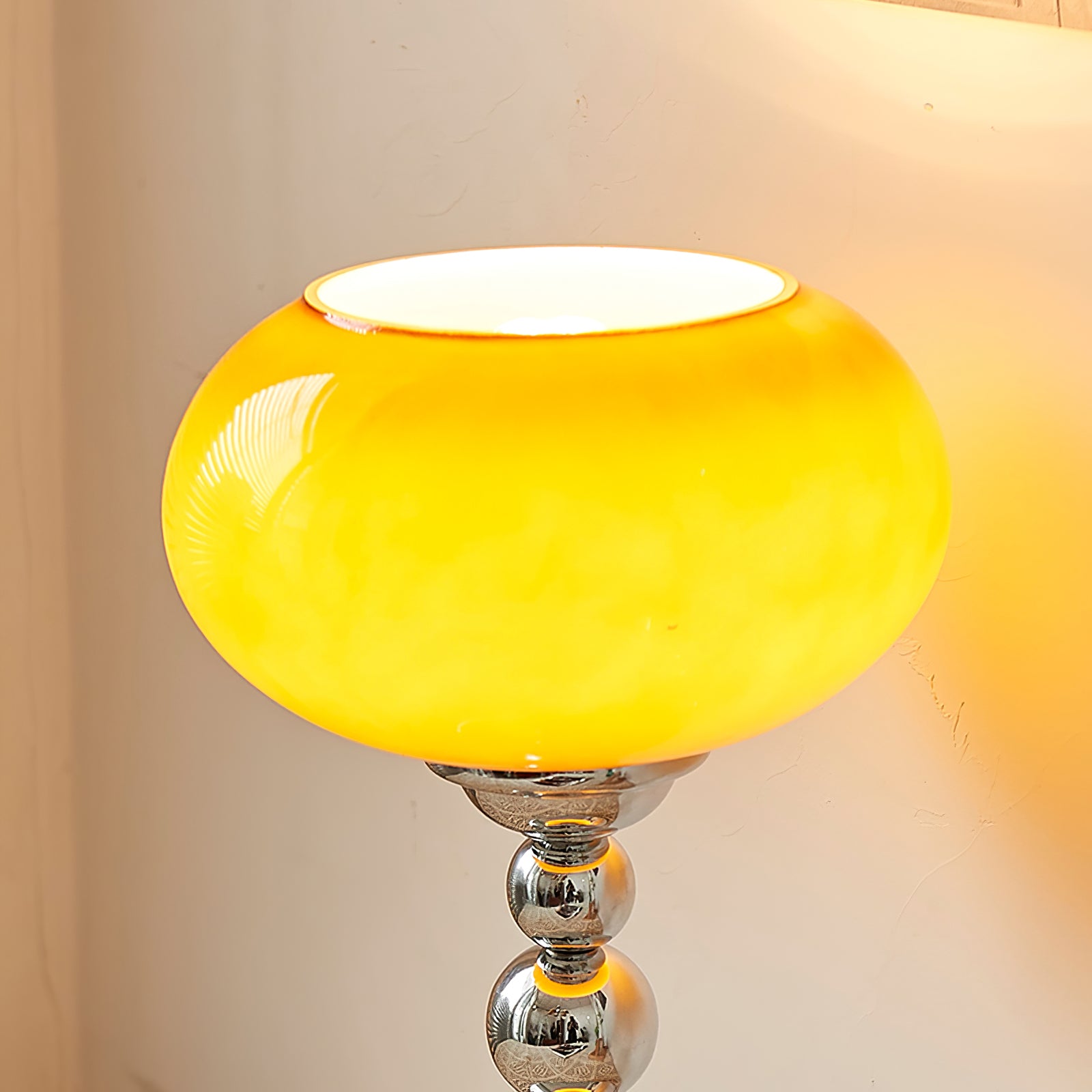 OrbitLume™ Tischlampe – Retro Space-Age Designlampe aus Glas & Chrom