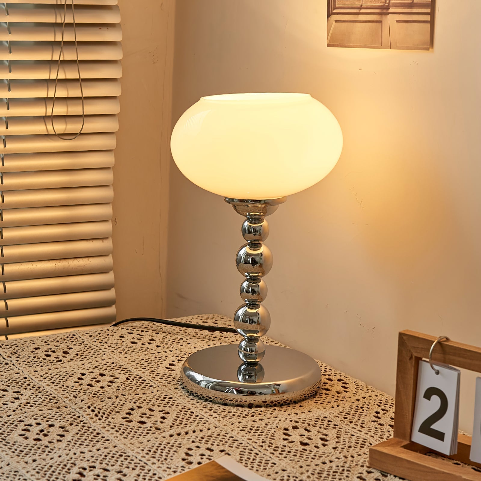 OrbitLume™ Tischlampe – Retro Space-Age Designlampe aus Glas & Chrom